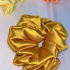 Retro Fluff Scrunchie