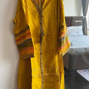 Ateesa Yello Kurti