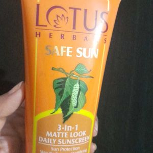 3 In 1 Matte Look Daily Sunscreen