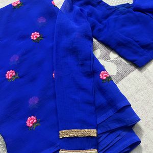 💙Royal Blue Saree with Pink flowers🩷