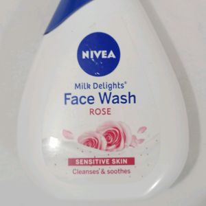 Nivea Delight Rose Face Wash