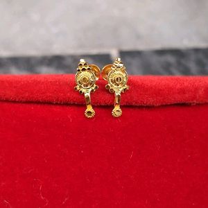 Beautiful New Gold Earstuds