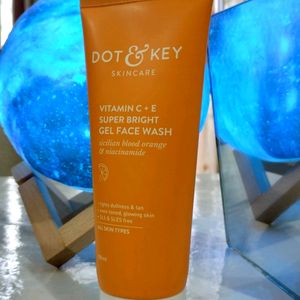 (Sealed) Dot & Key Vitamin C + E Gel Face Wash