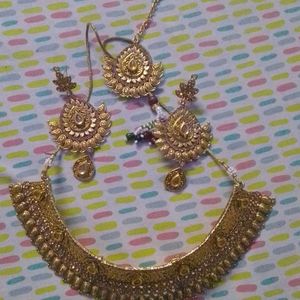 Necklace Set With Earrings And Maangtika