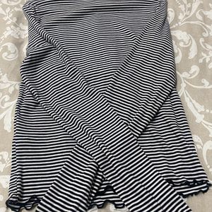 Black And White Striped Fitted Type  Tops