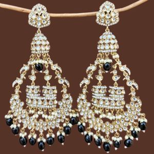 Noora Chandbali Earring