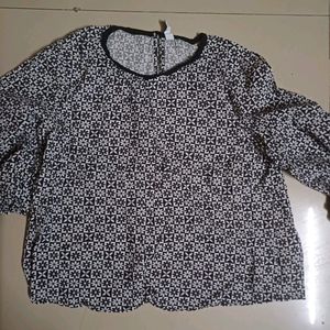 Fame Forever B And W Short Top Floral Size S