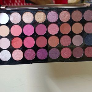 Makeup Revolution Eyeshadow Palette