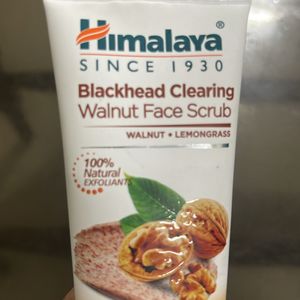 Himalaya Blackhead Clearing walnut Face Scrub