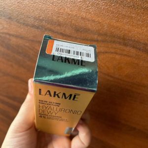 LAKME 4% Hyaluronic Dewy Micro Essence Liquid 100