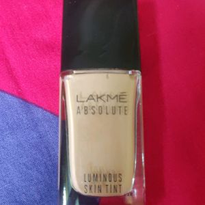 LAKME LUMINOUS SKIN TINT