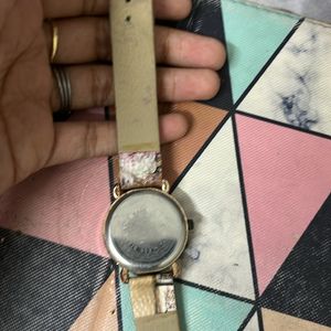 Stylish Vintage-Print Leather Band Wristwatch