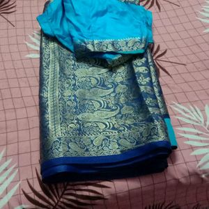 Saree With Blouse Attached 💙