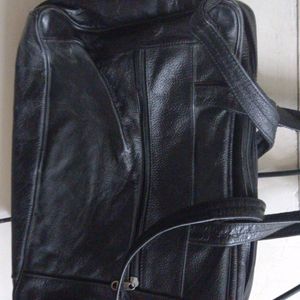 EXECUTIVE LEATHER SHOULDER BAG TOP CONDITION