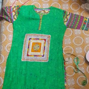 Beautiful Rayon kurti...front is green and back is multicoloured...totally new ...no flaws....not used single time...three quarters sleeves...side cut