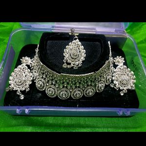 Lehenga With Matching Jewellery Sets