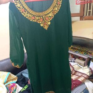 2 Kurtis Leggings Dupatta