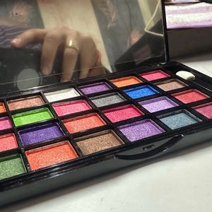 24 PALLETS EYESHADOW COLOR