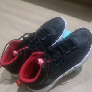 Gently Used Brand New PUMA Men's Rebound Sneakers!