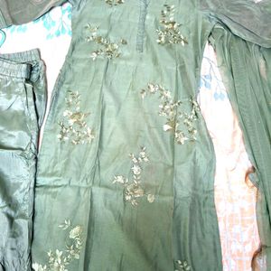 Festive Kurti Set With Dupatta And Legging