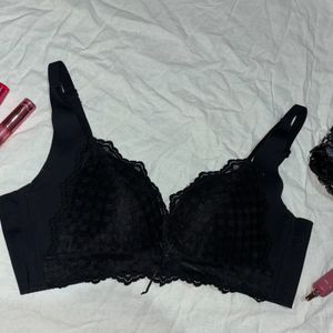 Lace Detailed Black Bra