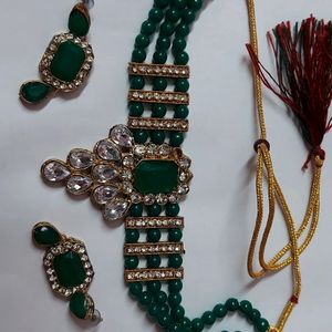 Green Chocker Necklace With Earring