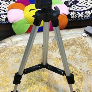 Lightweight Tripod, with Mobile Holder