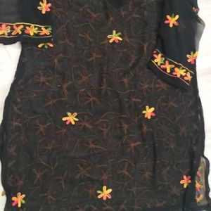 Lucknowi Chickenkari Kurti