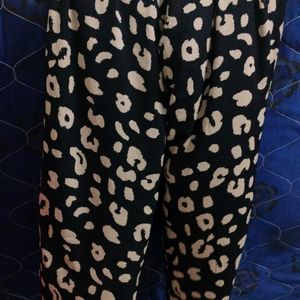 BLACK TROUSER WITH BEAUTIFUL PRINT