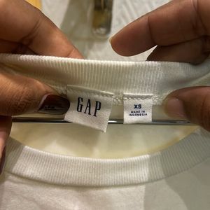 GAP sweatshirt