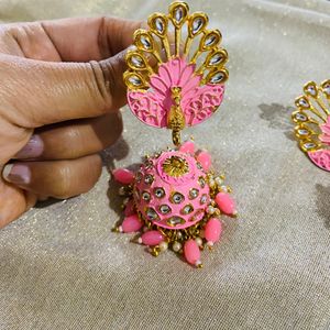 Jhumkas - This Beautiful Jhumkas are all new. But the connector for them is missing while shifting. If someone can fix and use then they are very pretty.