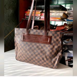 LV Bag Magnet Closer