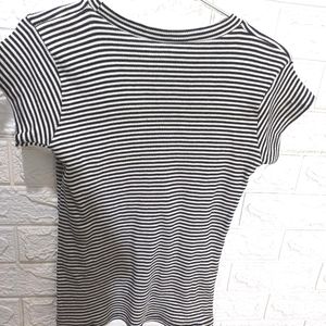 Ribbed Black White Strip Top ✨️