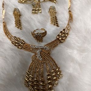 Radiant Golden Diamond Jewelry Set - Necklace