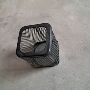 METAL PEN STAND