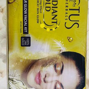 Lotus Herbals Radiant Gold Facial Kit