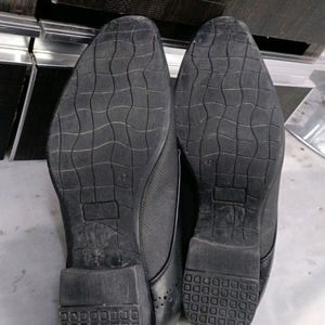 Men Formal Shoes .