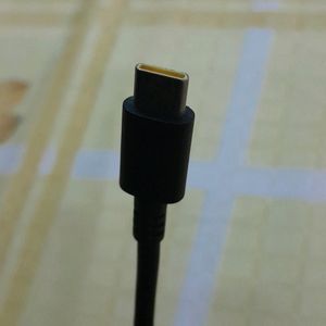 Lenovo Charger NEGOTIABLE