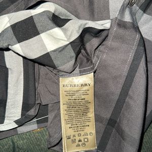 Authnetic burberry shirt L size