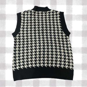 URBANIC Oversized Sweater Vest