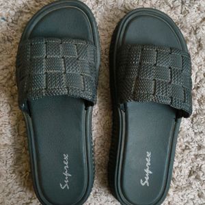 Trendy Black Slippers/ Flip Flops