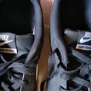 Nike Women Court Royale Sneakers
