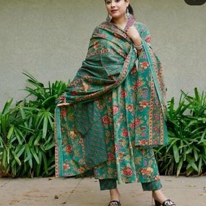 Beautiful Floral Design Kurta Set With Dupatta