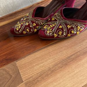 Cute Heavy Embroidery Heel