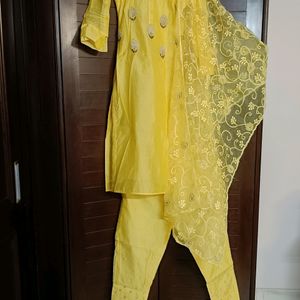 Women Yellow Motif & Thread Embroidered Suit Set