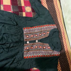 Naira Kurti