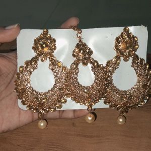 Kundan & Pearls Earrings & Maangtikka Set