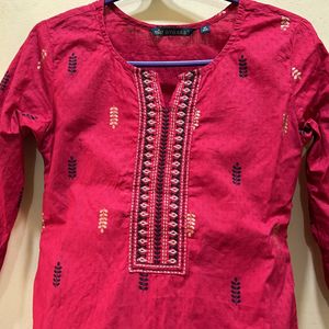 Avaasa Red Kurta Size M