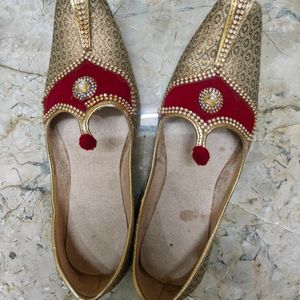 Price Drop... Golden Groom Juttis