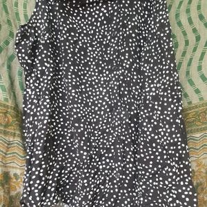 H&M SLEEVELESS BLACK TOP